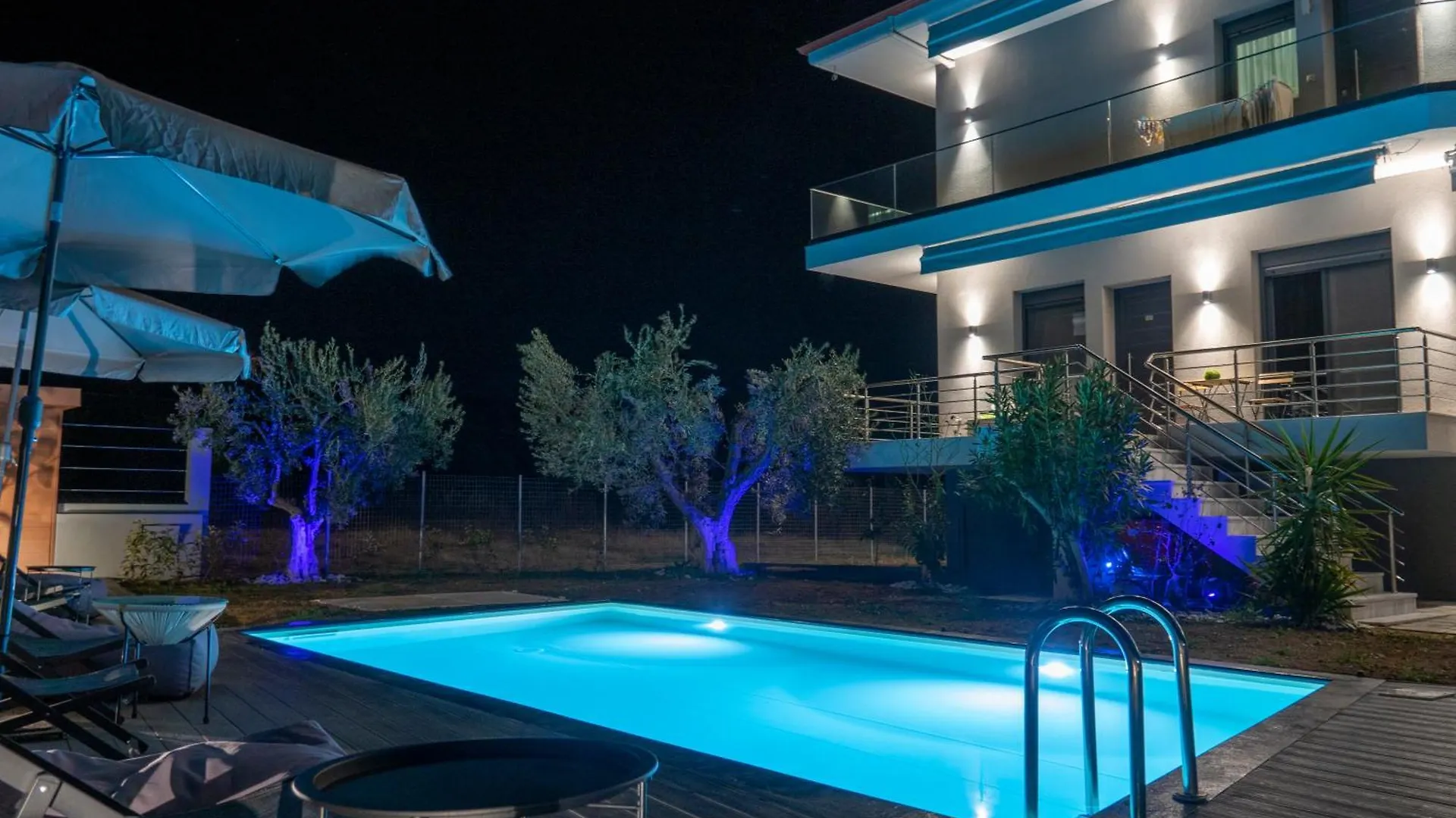 Berries Luxury Apartments Nea Moudania