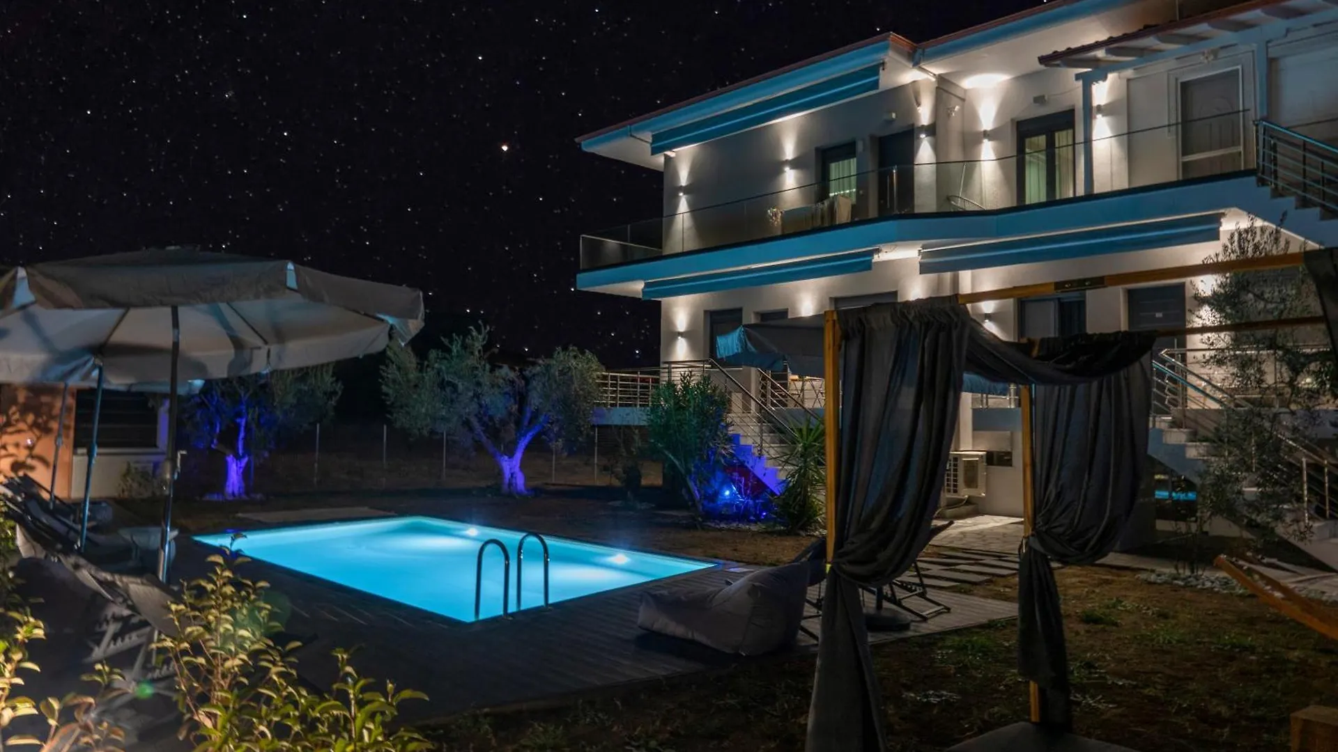 Berries Luxury Apartments Nea Moudania